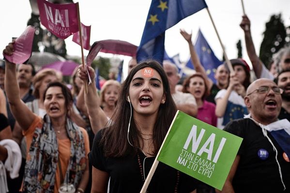 Grecia, referendum in piazza per il sì e per il no