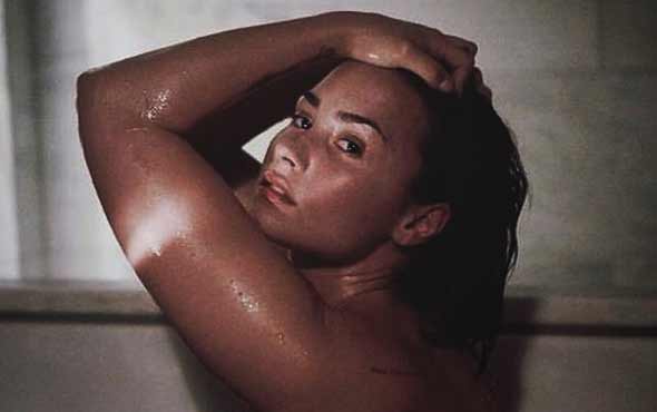 Demi-Lovato-senza-veli-scatti-hot-per-Vanity-Fair