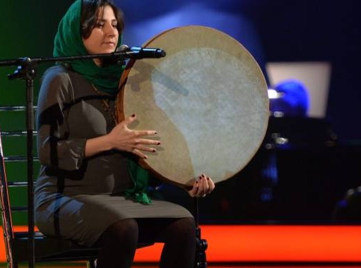 The Voice, la cantante iraniana Kimia emoziona tutti quando toglie il velo