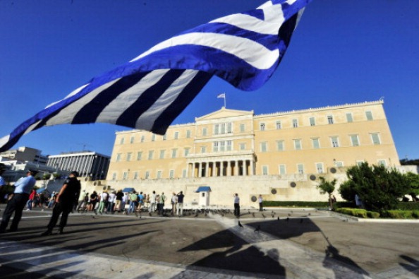 Grecia, il Parlamento approva le riforme della UE