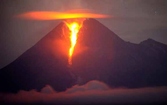 Indonesia da Giava eruzione del Raung