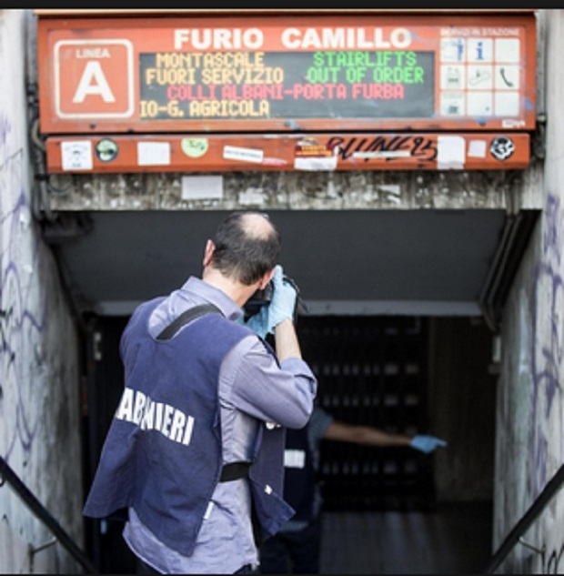 metro-roma-bimbo-precipita-nel-vano-ascensore