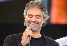 Bocelli canta a un matrimonio di sconosciuti