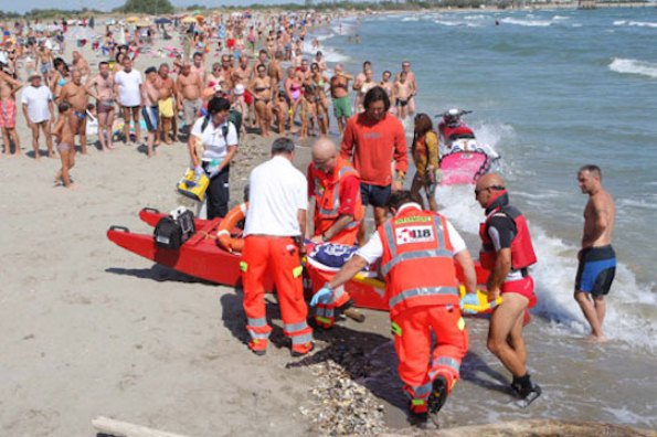 Ortona, annega in una buca davanti ai bagnanti