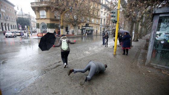 Roma emergenza tubercolosi, dopo l’allarme inquinamento atmosferico ora quello da guano di uccelli.