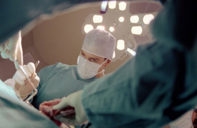 Cadaveri rianimati per addestrare i futuri chirurghi in Francia Cadaveri rianimati per addestrare i futuri chirurghi in Francia
