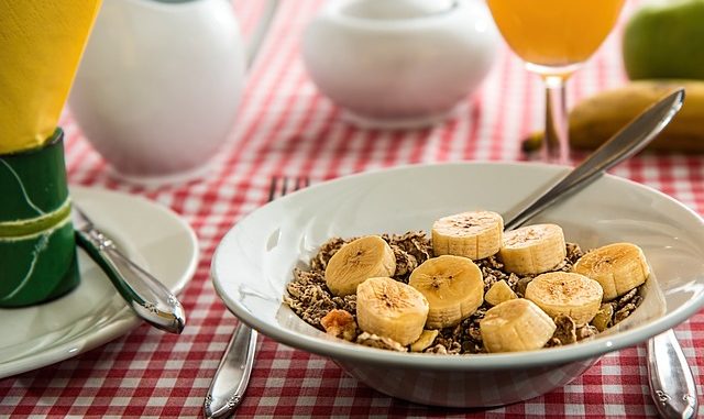 Mangiare bene per vivere meglio: i cibi che abbassano il colesterolo